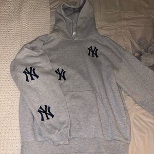 Embroidered Yankees sweatshirt